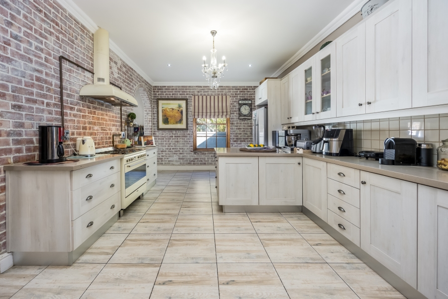 5 Bedroom Property for Sale in Graanendal Western Cape